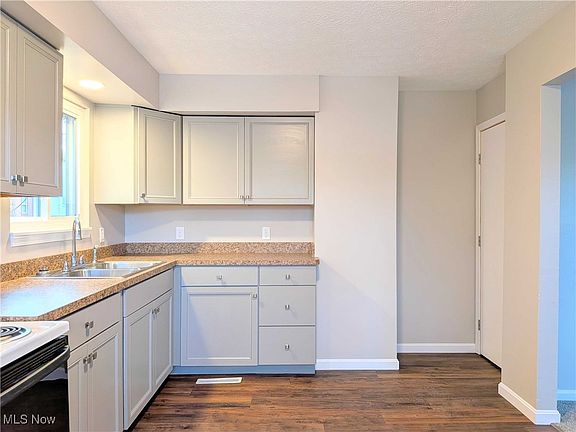 3rd image of 1327 15th St NW