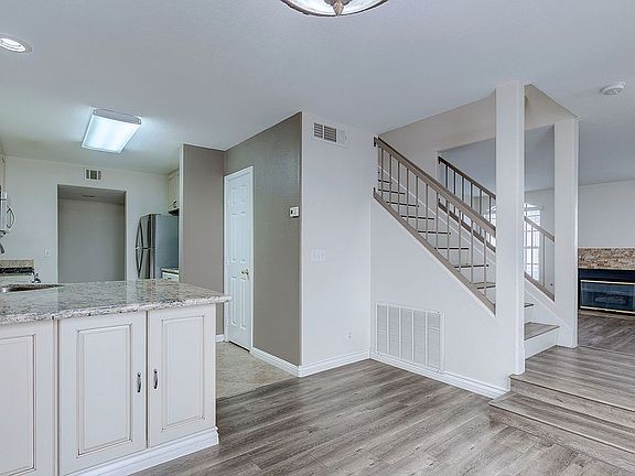 4th image of 1004 Sun Wood Dr #1004