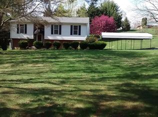 8009 Whistler Dr, Roanoke, VA 24018