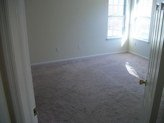 3rd image of 56 Elderberry Ct