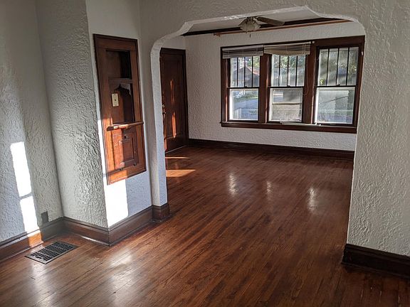 2nd image of 811 Van Wie Ave