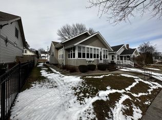 920 N 6th St, Manitowoc, WI 54220