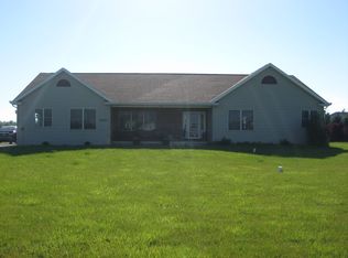 6445 Bartz Rd, Lockport, NY 14094