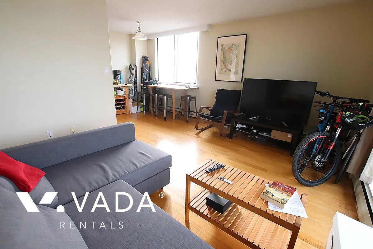 1330 Harwood Street Vancouver — Photo 2