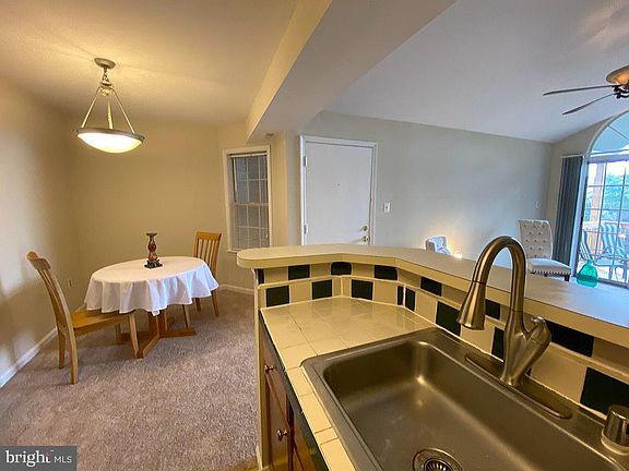 5th image of 6923I Victoria Dr