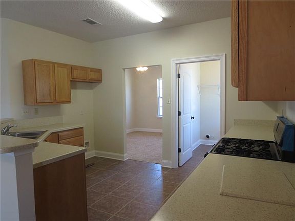 4th image of 7541 Weaver St
