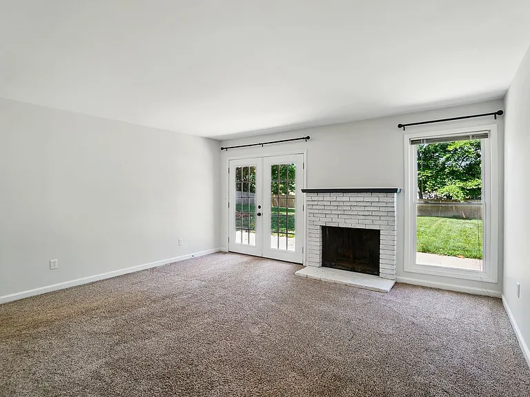 2413 Hoffman St — Photo 28