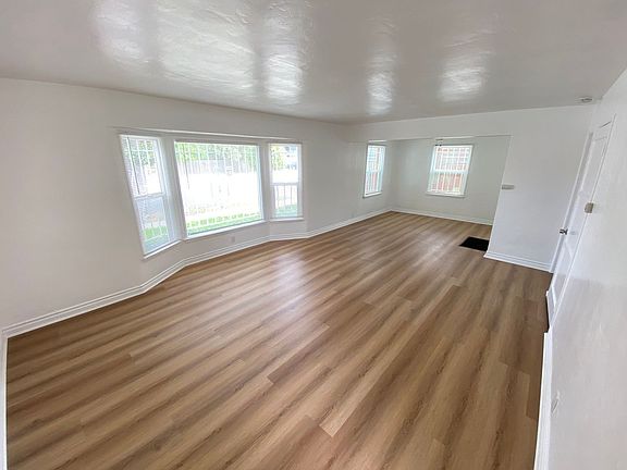 2nd image of 2386 Magnolia Ave #1