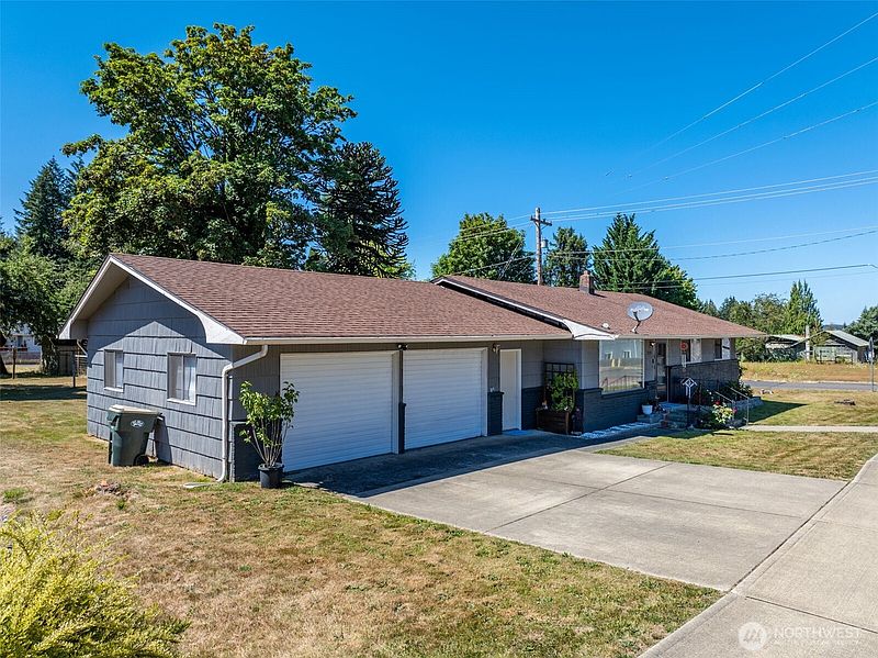 2nd image of 719 2nd Ave NE