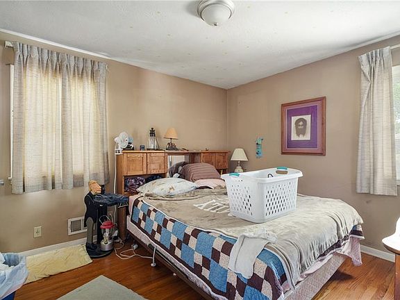 5th image of 1729 N McCoy St