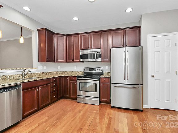 3rd image of 216 W Bland St
