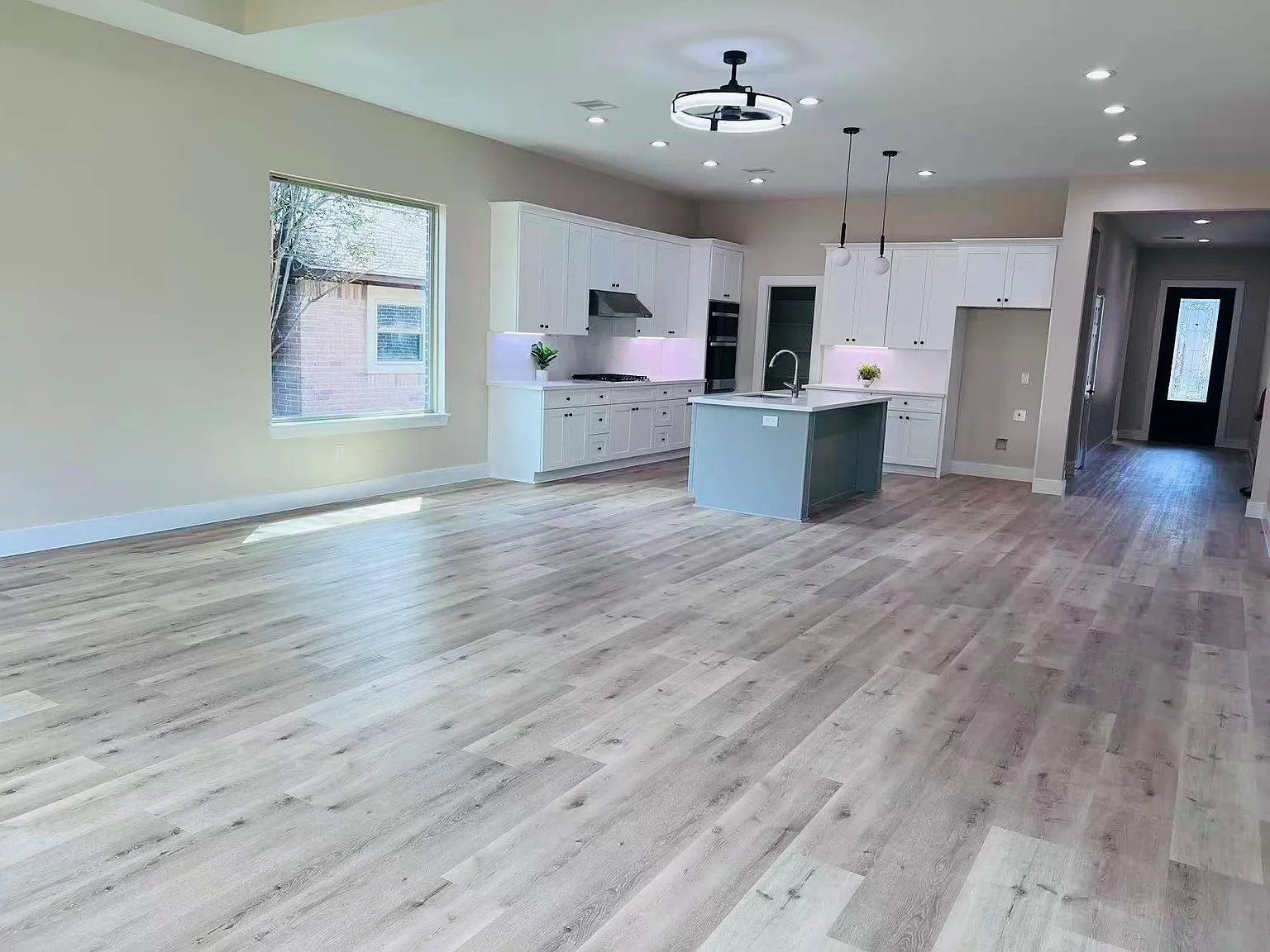 3 bed, 2.5 bath, 2103 sqft, $2,580 — Photo 4