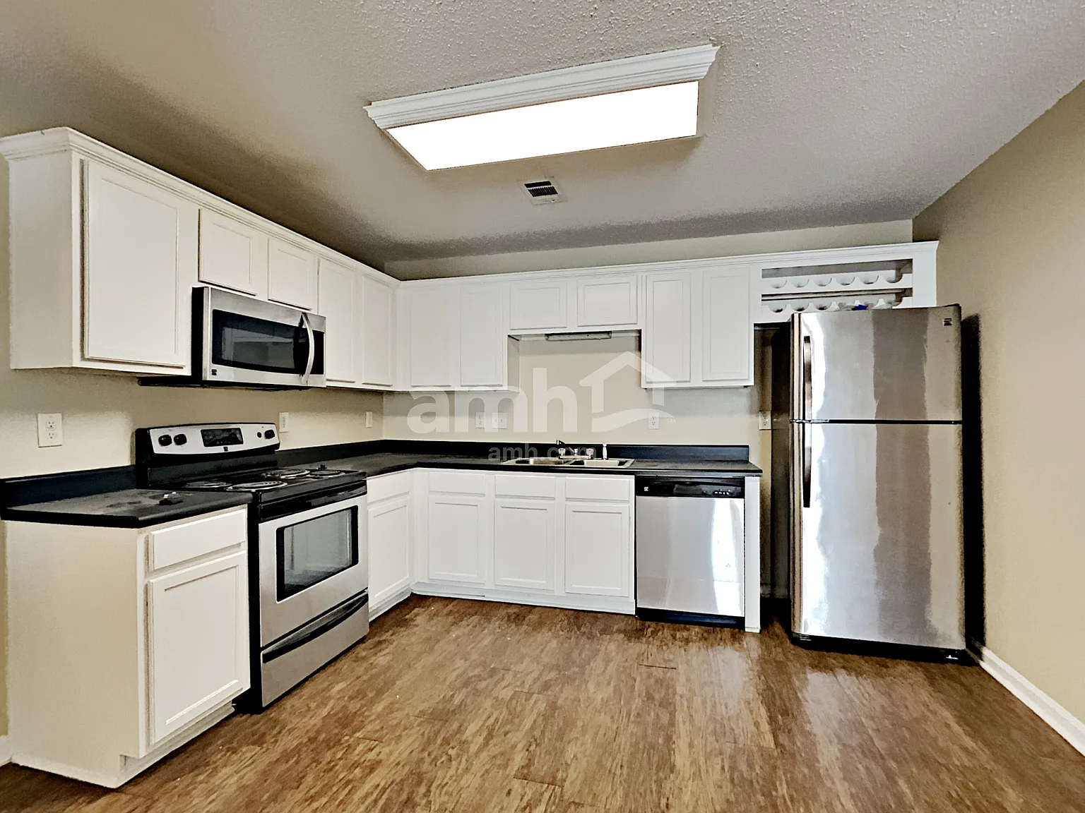 4 bed, 3.0 bath, 2128 sqft, $2,325 — Photo 3