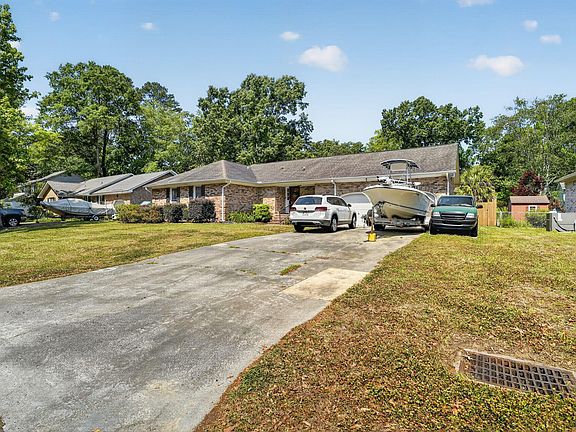4th image of 2331 Vanderbilt Dr