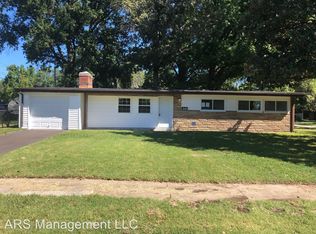 8421 Pinon Ln, Saint Louis, MO 63134