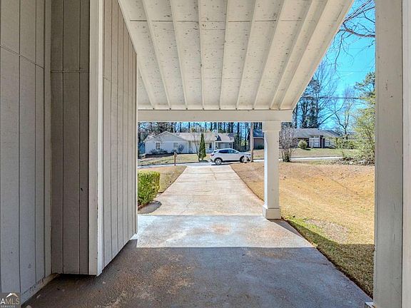 3rd image of 2419 Leslie Brook Dr