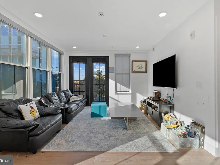 1245 N Pierce St #9 — Photo 8