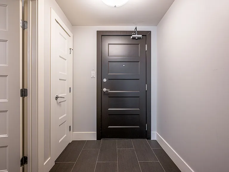 15 Kings Wharf Pl #403 — Photo 1