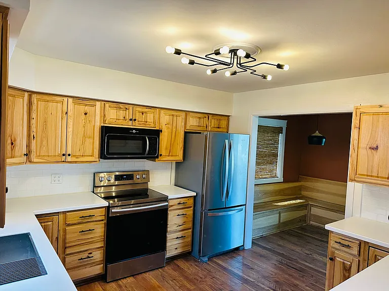 2038 Lewis Ave — Photo 5