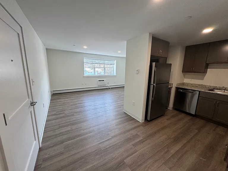 1731 Washington St — Photo 6