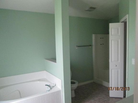 4th image of 1010 E 13th Sq