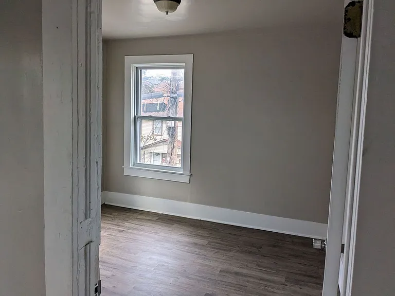 89 Elizabeth St — Photo 7