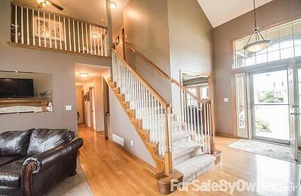 Amazing Hardwood Entry Way
						:
						Great 1st Impressions!