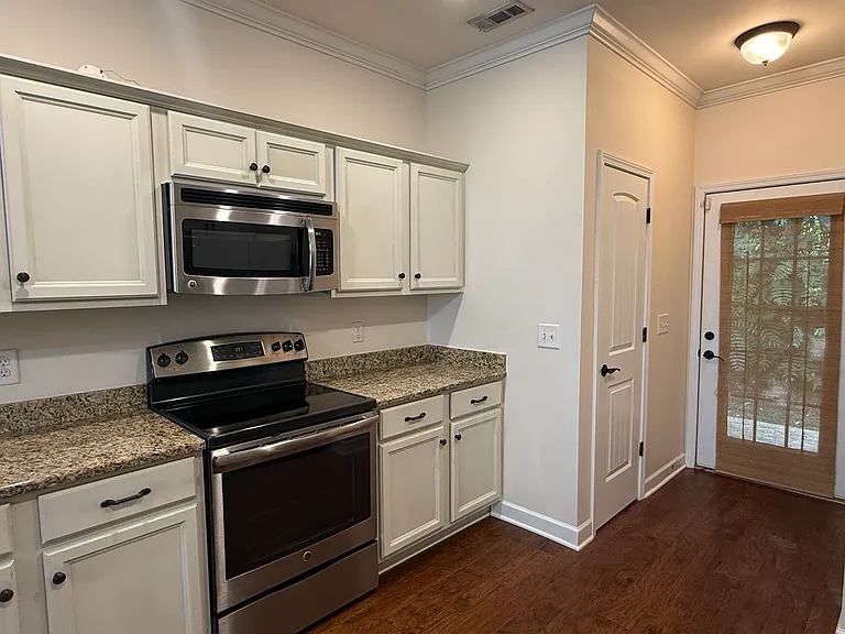 123 Velena St — Photo 14