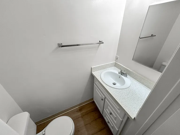 1246 Wellesley Ave #10 — Photo 20