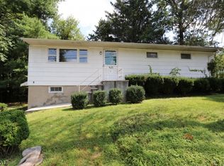 8 Barney Rd, Towaco, NJ 07082