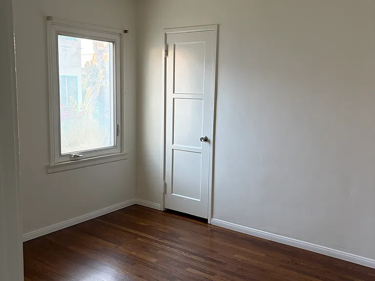 811 1/2 E Nutwood St #811-1/2 — Photo 9