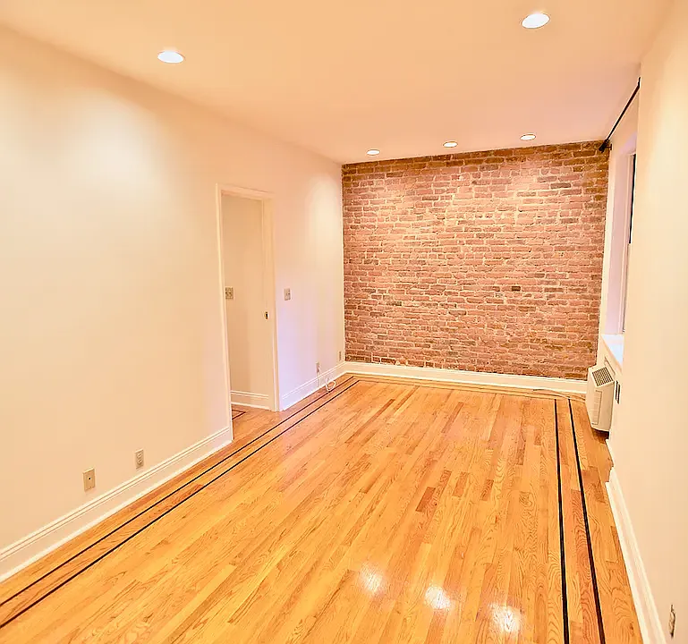 61 W 10th St #3D