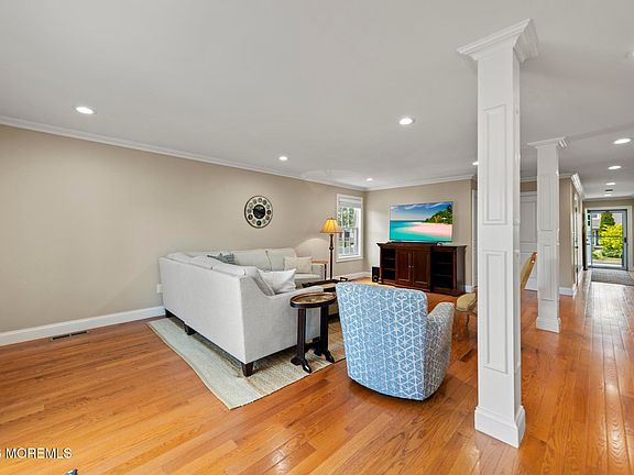 5th image of 813 E Curtis Avenue