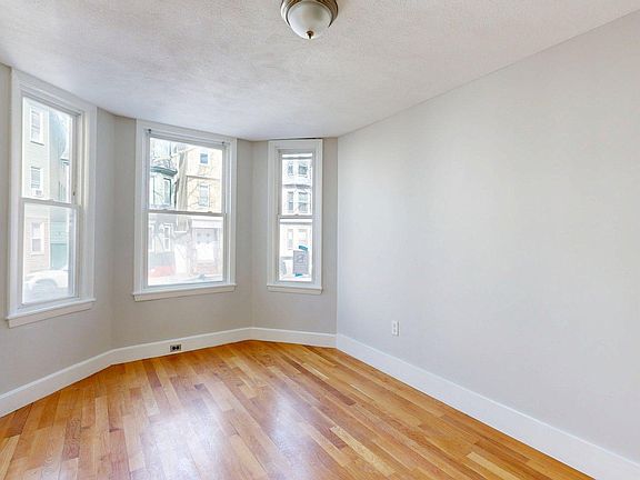 5th image of 205 Chelsea St APT 3