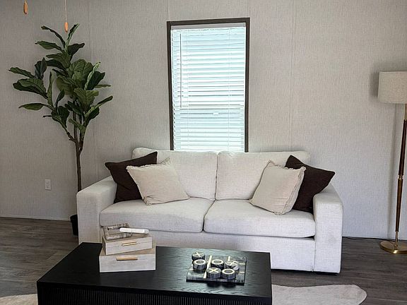 3rd image of 51 Palma Cir