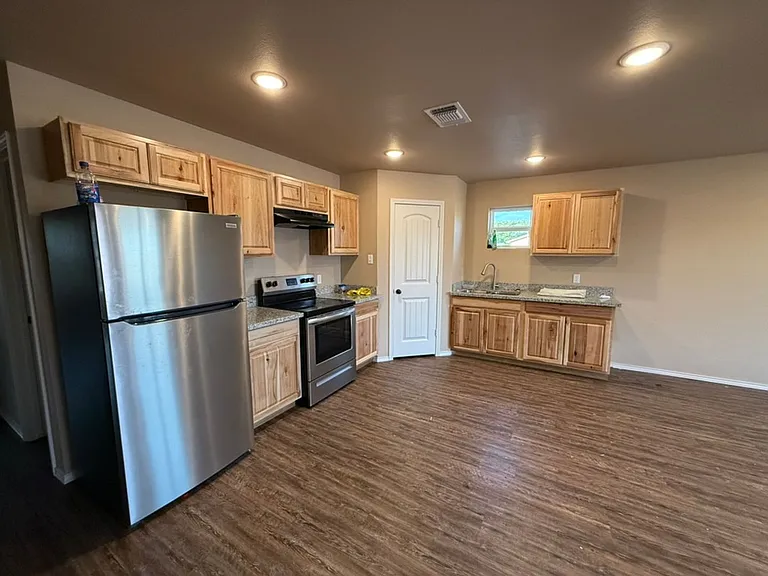 411 David Ave — Photo 2