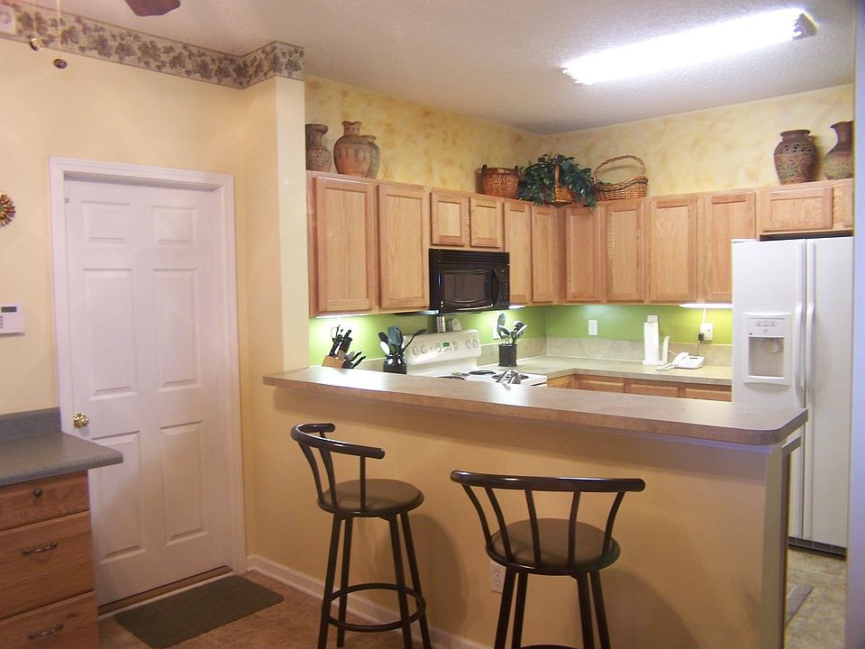 Eat-in Kitchen