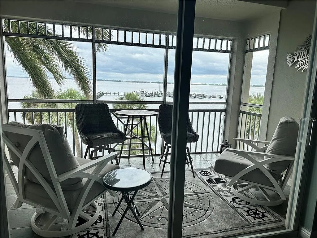 3 bed, 2.5 bath, 1759 sqft, $4,200 — Photo 3