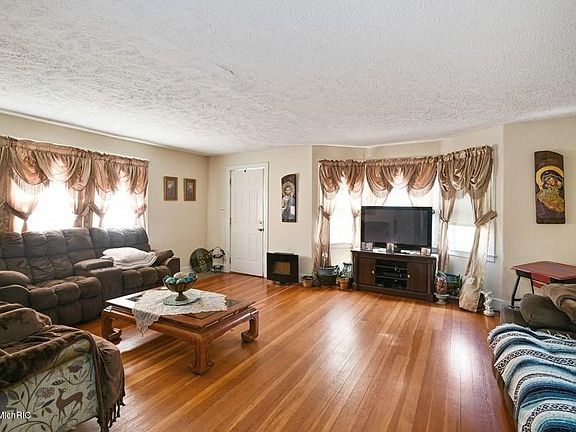 5th image of 3463 S Cleveland Ave