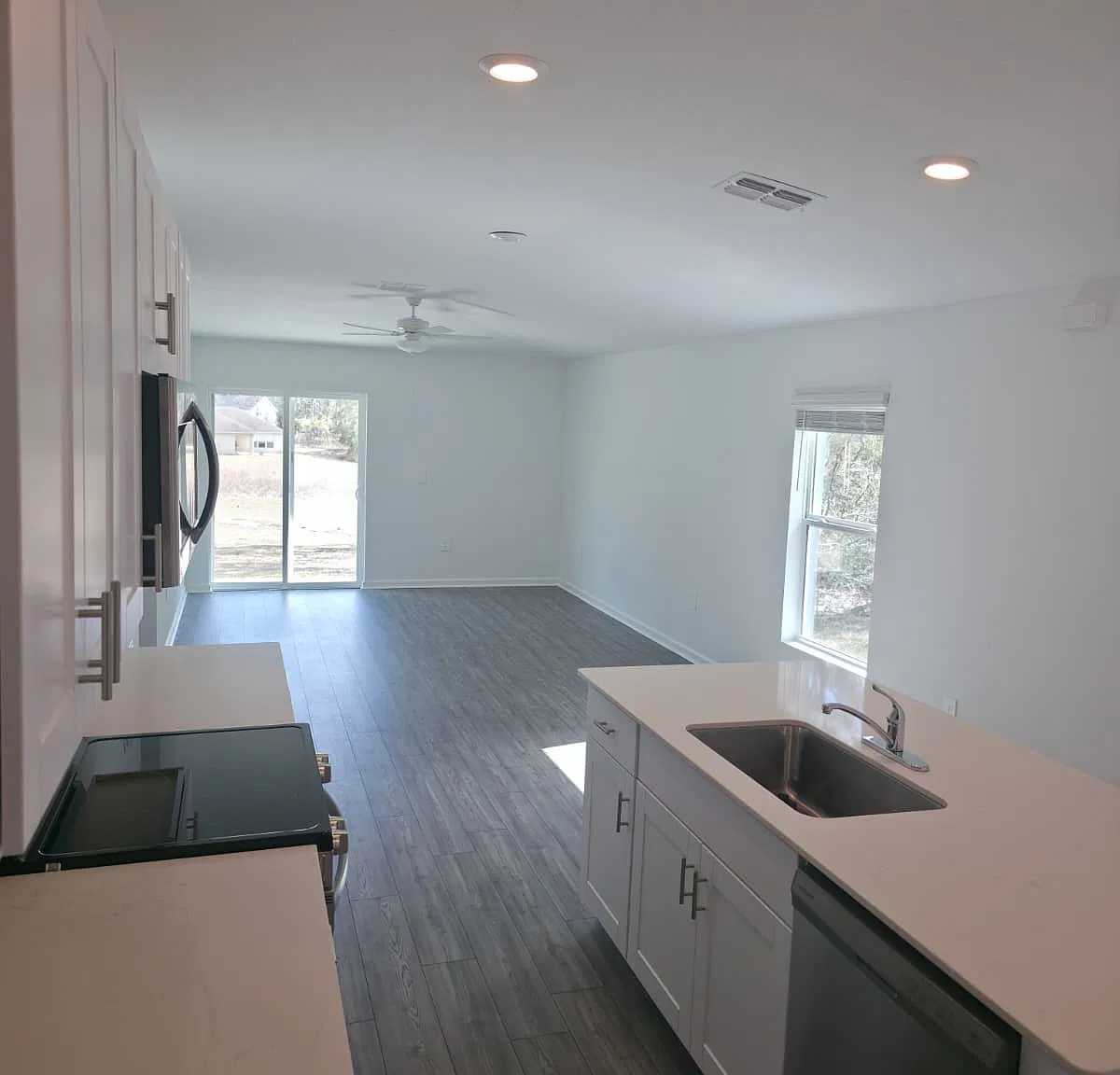 3 bed, 1323 sqft, $1,895 — Photo 3