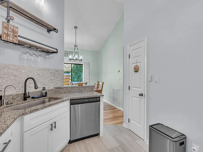 105 Tall Rock Ct — Photo 12