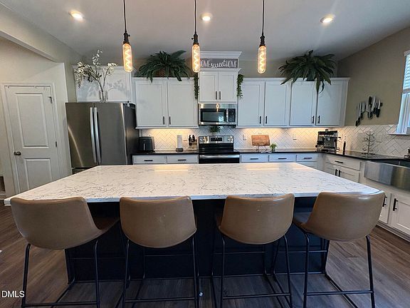 5th image of 4 E Odell Ln