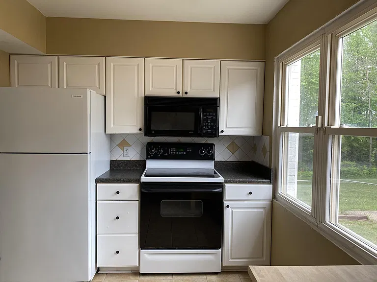 67 Bristol Ct — Photo 3