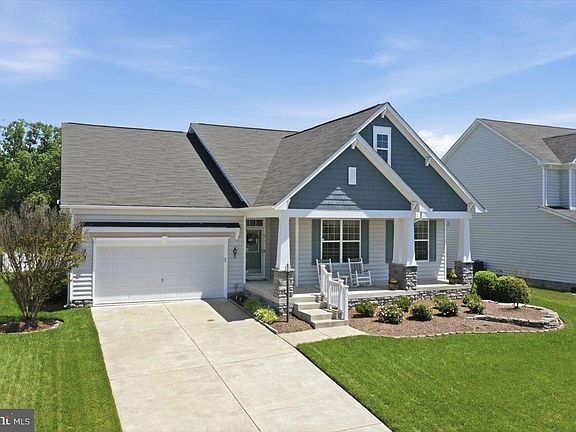 3rd image of 214 Dartmoor Dr