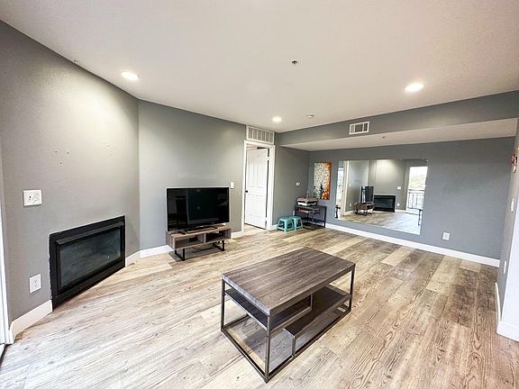 5th image of 4755 Templeton St APT 2105