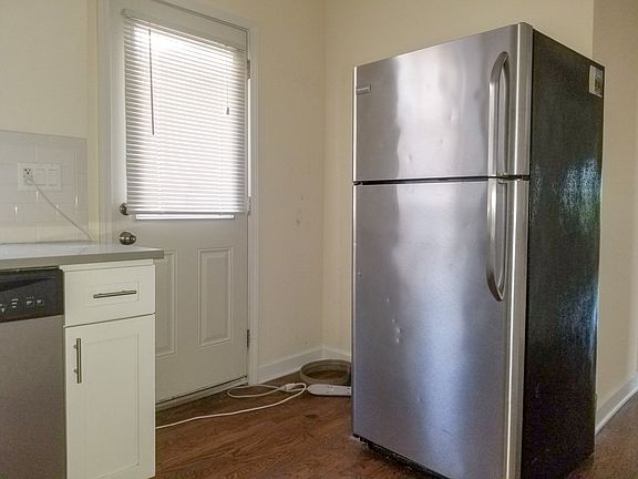 2nd image of 1819 W Leland Ave #18272