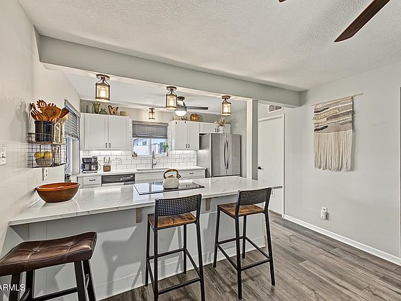 5th image of 2917 W LAUREL Lane
