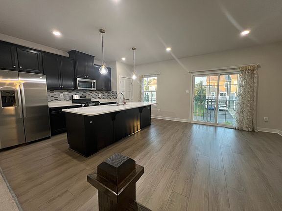3rd image of 716 Kalmar Ln