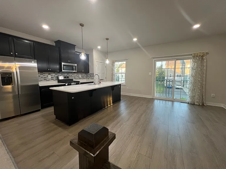 716 Kalmar Ln — Photo 3
