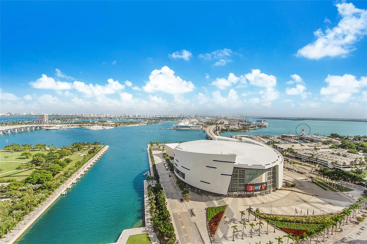 Building Photo - 888 Biscayne Blvd #2705